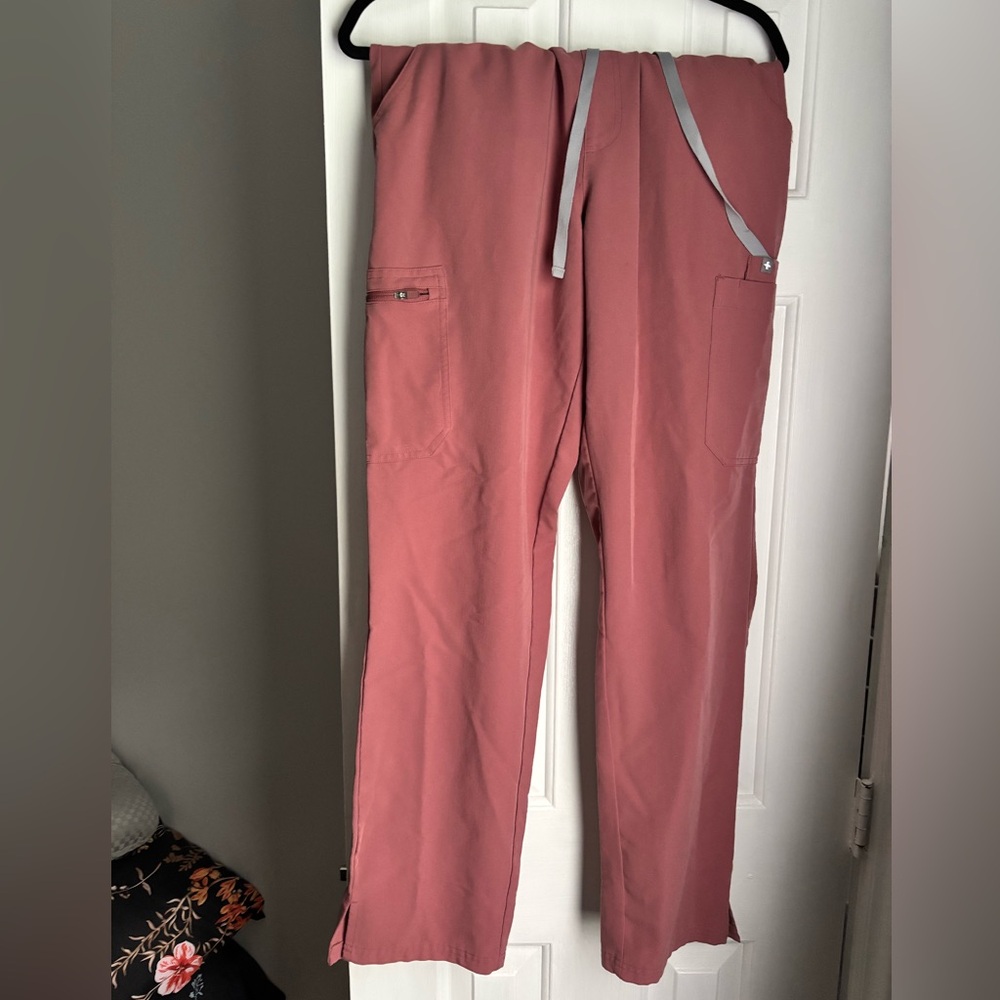 Figs Women's Dusty Rose Cargo Scrub Pants